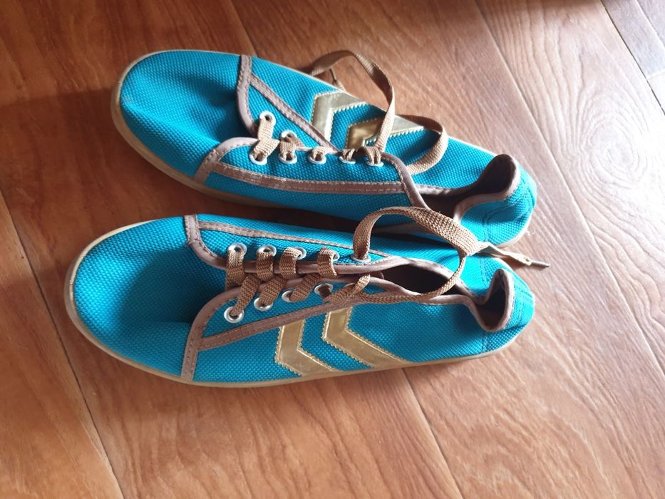 Продам туфли и кеды для школы