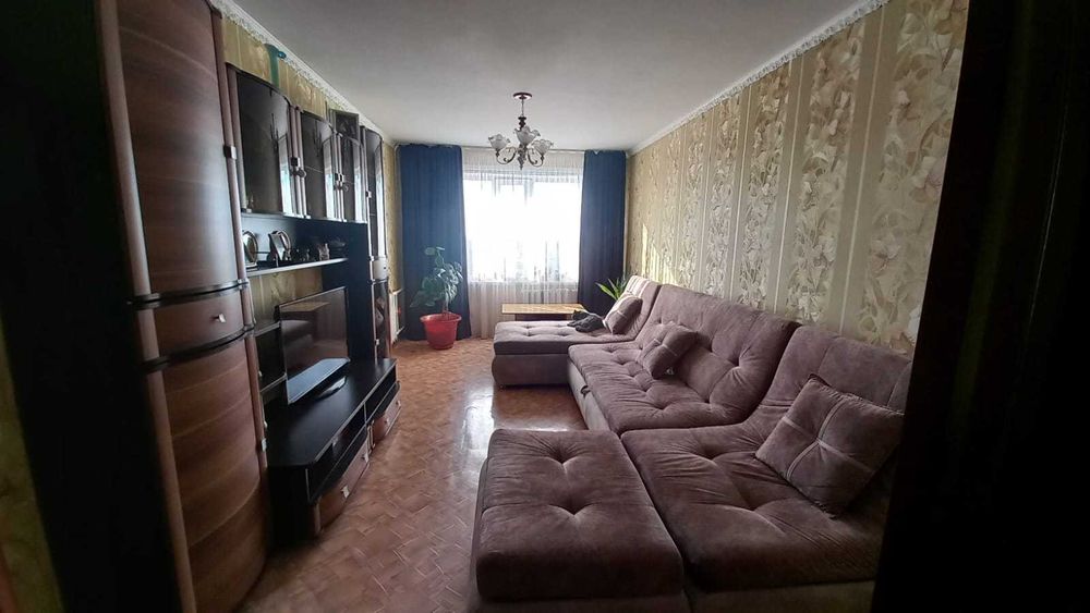 S  Продам 3-х УП на 8 мкр, 5/9 этаж , лифт работает