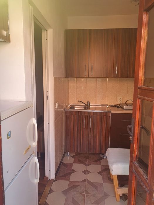 De ìnchiriat garsonieră cu intrţinere inclus  la casă