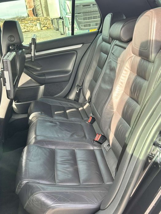 Продавам Голф 5 1.9 105кс на ЧАСТИ Имам над 15 Голфа с различни мотора