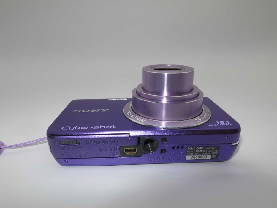 Sony Cyber-shot DSC-W630 ултра компактен и стилен фотоапарат, лилав цввят, цифрова камера в отлично състояние,  16MP и 5х оптично увеличение