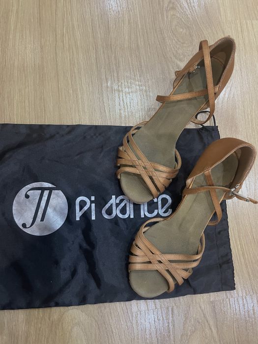 Обувки за латино , спортни танци