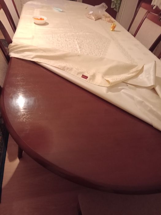 Срочно продам гостиный стол