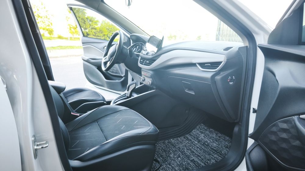 Chevrolet Onix Premier 2