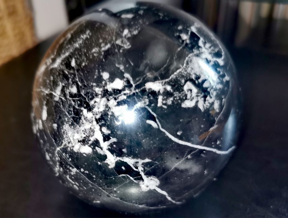 Антикварен турмалин черно-бяла ониксова сфера ест. полиран кристал !