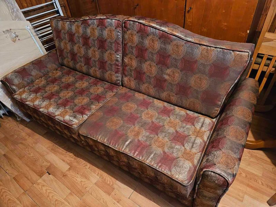 Разтегателен диван