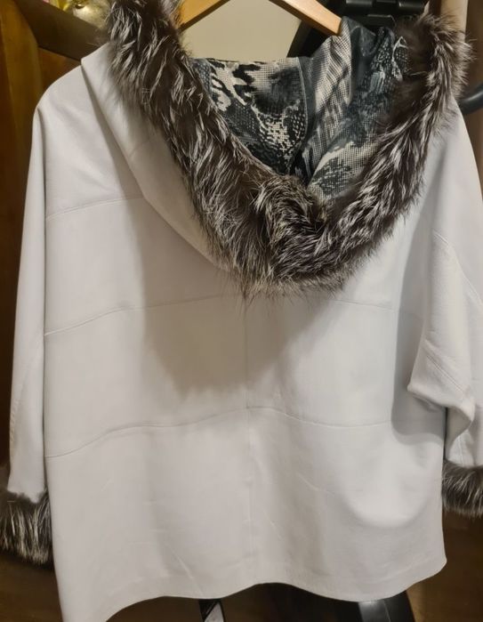 Geacă scurtă piele moale de mănuși.