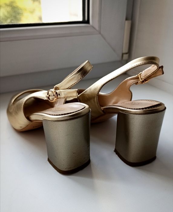 Босоножки женские