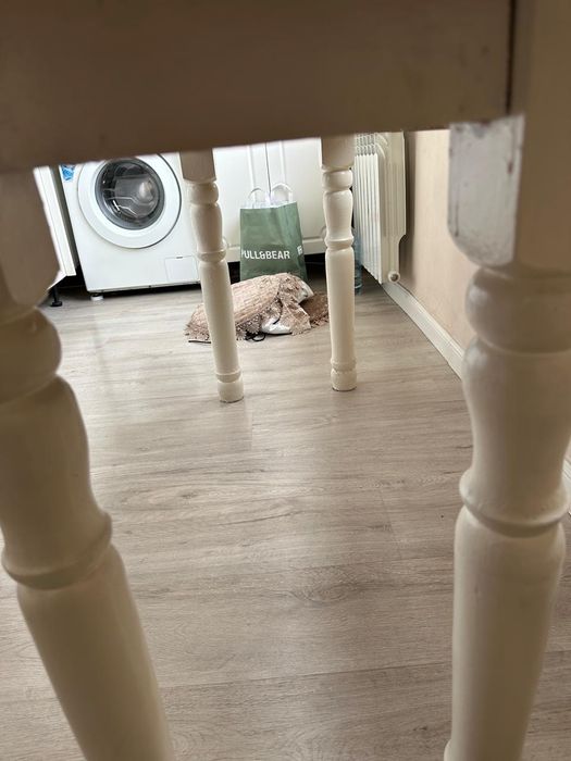 Кухонный стол белый