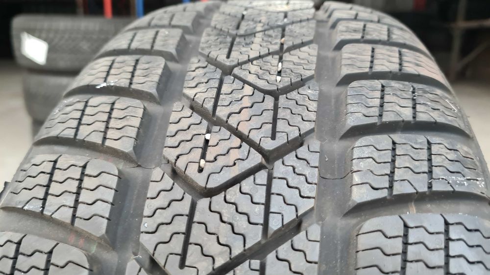 1x Anvelope iarna Pirlli Sottozero 3 A01 | 205/50 R17 93H | profile ~7+ mm | DOT:0923