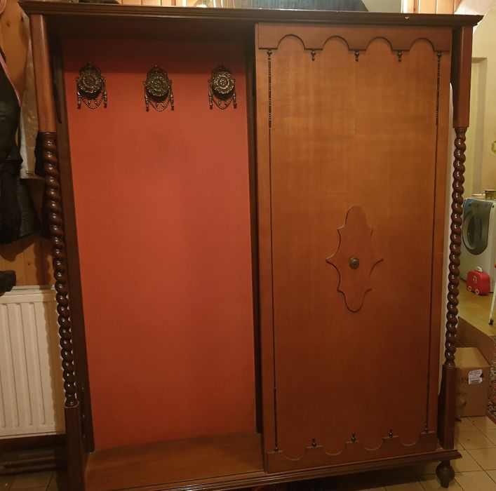 Cuier vintage din lemn