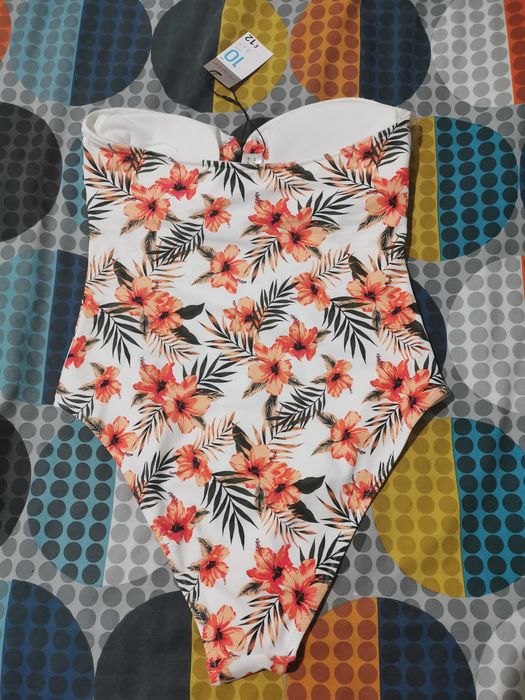 Costum de baie cu model