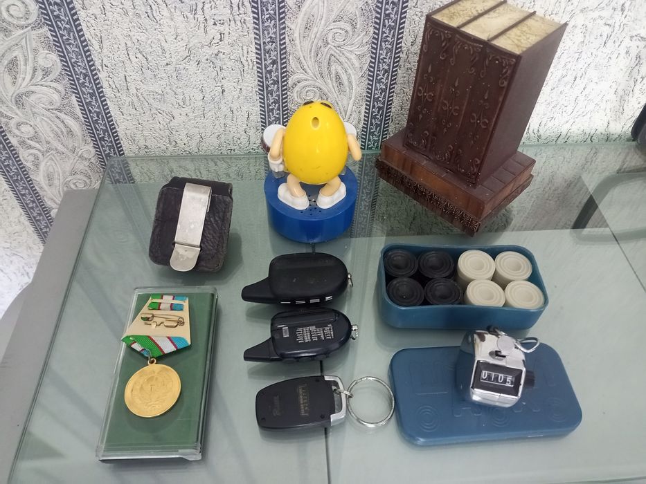 Продам пульты муз, шкатулка.