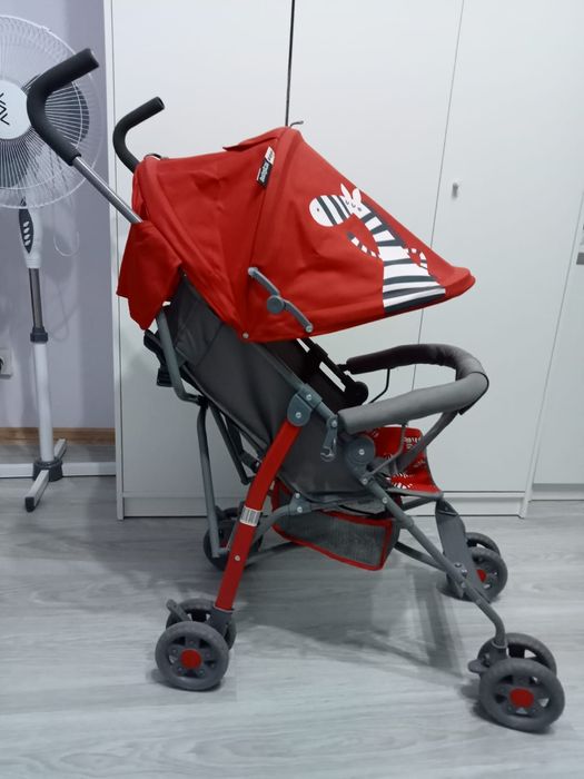 Продам прогулочную каляску не дорого