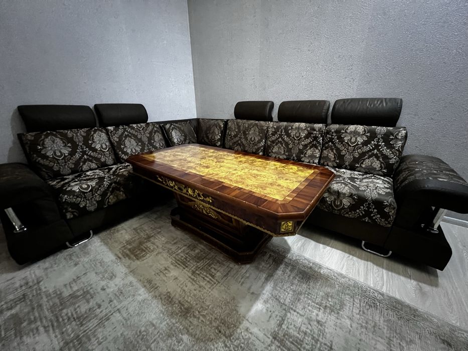 Продается уголок, мягкий диван со столом