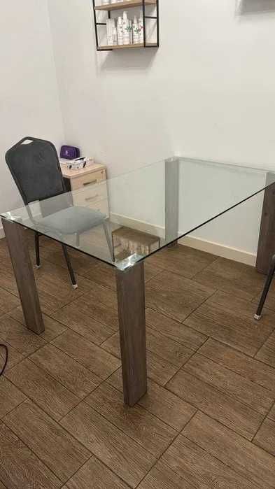 Новый стеклянный стол