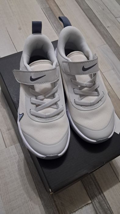 Чисто нови Детски маратонки Nike