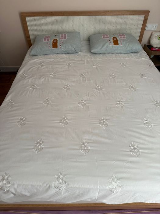 Спальный кровать