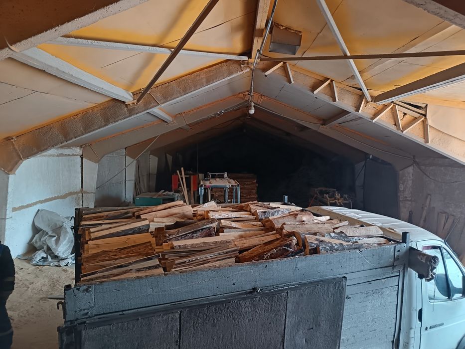 Дрова, уголь, щебень, песок, вывоз мусора.