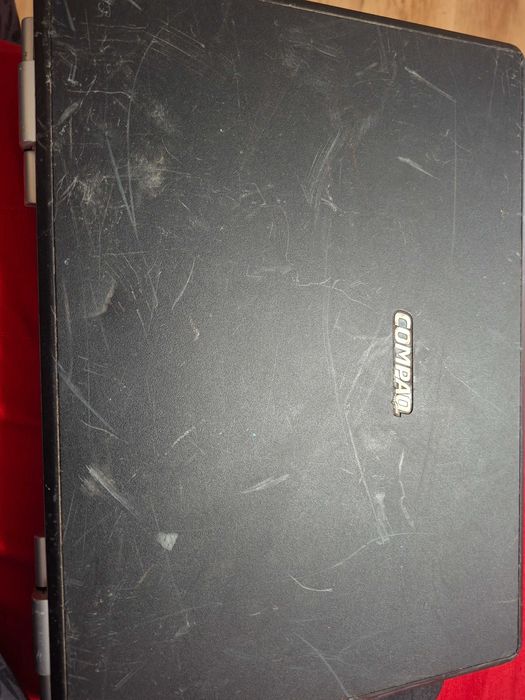 Vând laptop compaq piese
