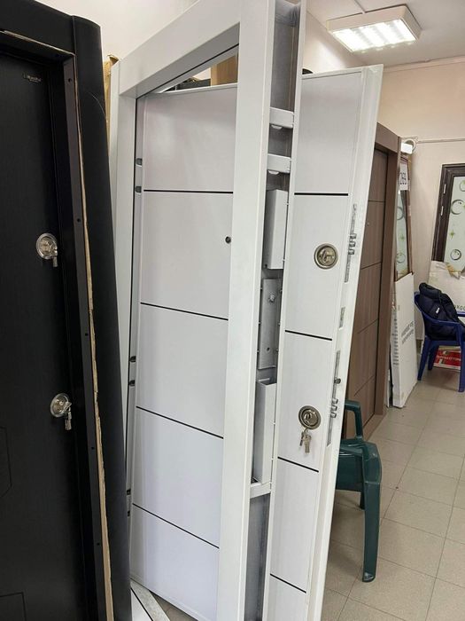 Евтини Блиндирани врати