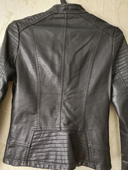 Кожаная женская куртка