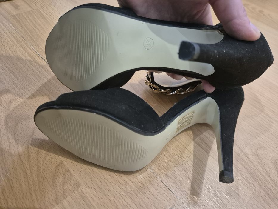Дамски обувки на ток 37 номер.ново