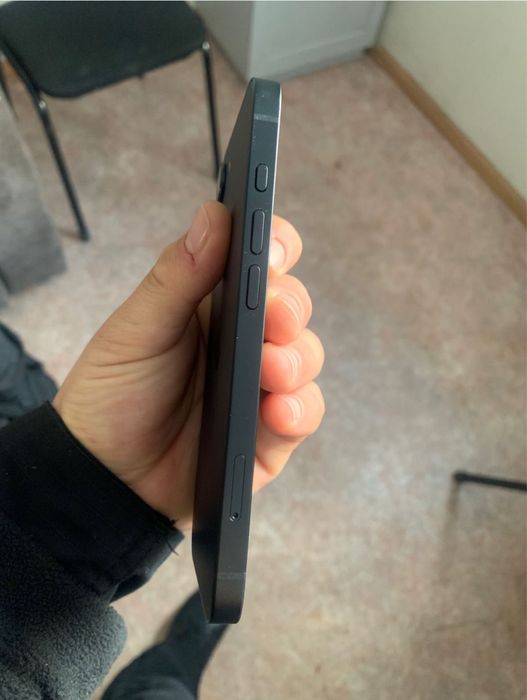 Продам айфон 16 е в отличном состоянии