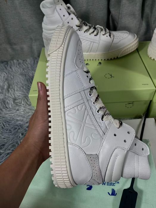 Off-white 3.0 court