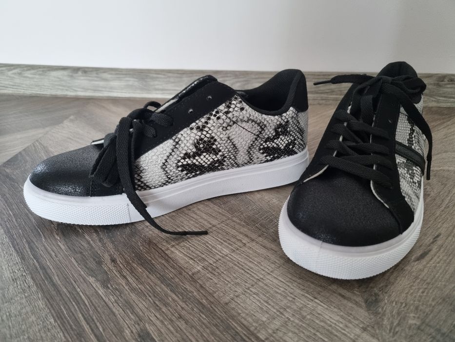 Нови дамски кецове