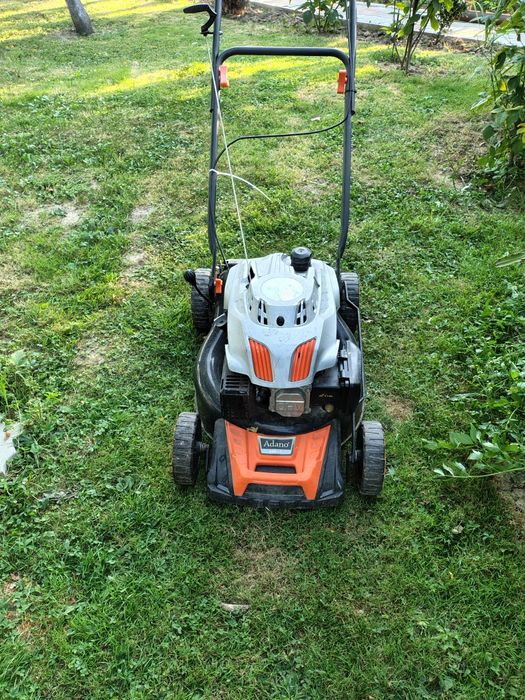 Mașină de tuns gazon