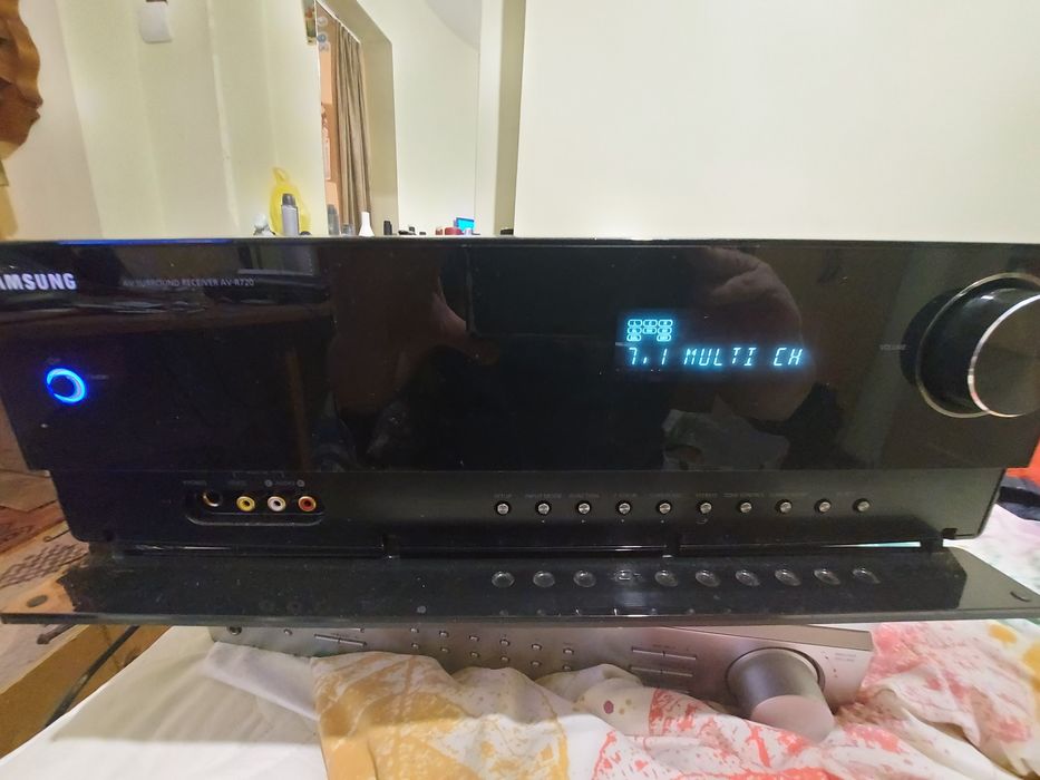 Два броя усилватели