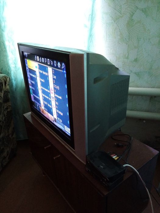 Телевизор  б. У диагональ 70 см