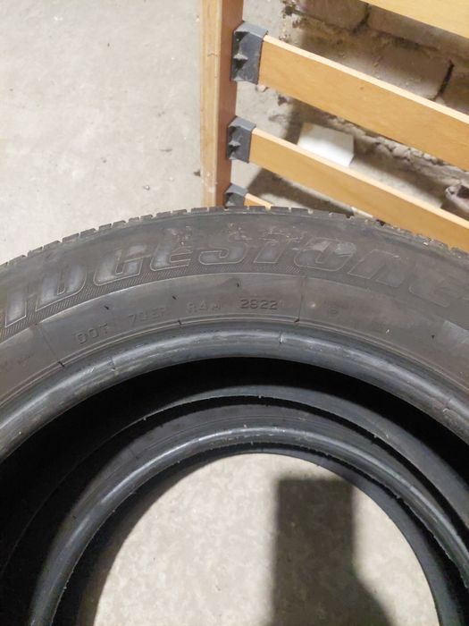 215/60R17 Bridgestone