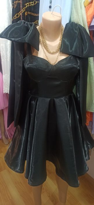 Продам шикарные новые платья