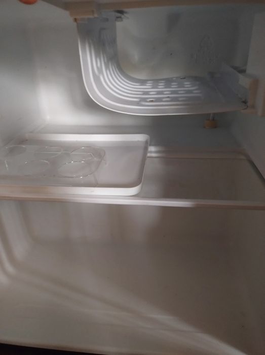 Frigider Myria cu congelator.