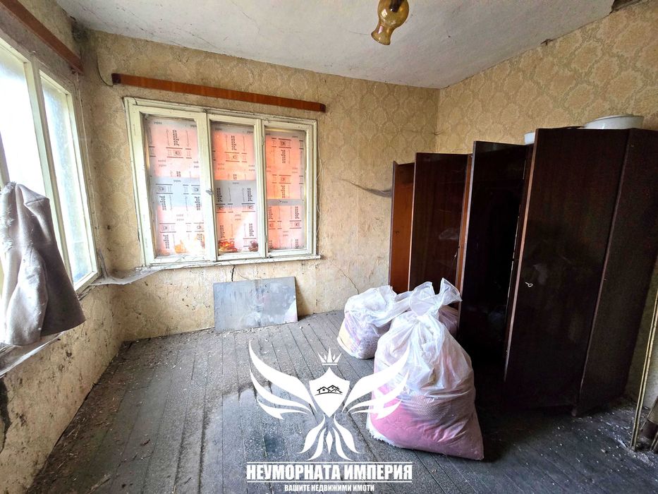 Продавам Двуетажна къща с постройки 155РЗП с 662кв. в двор село Стоево