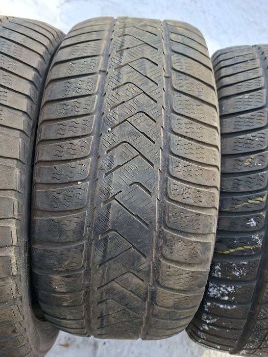 Продам шины 235/45/18 пирелли