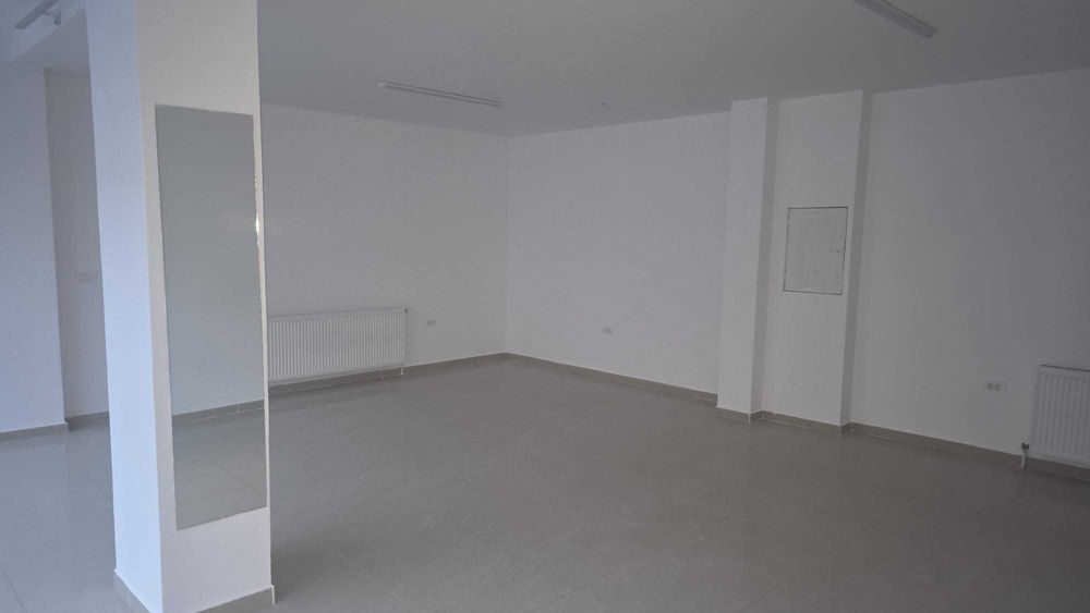 vand spatiu comercial