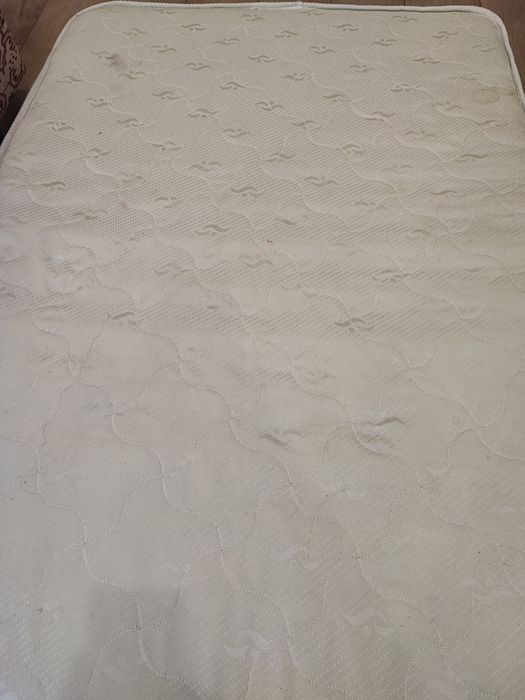 Продам матрац в нормальном состоянии