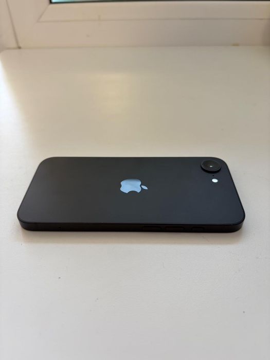 iPhone 16e black 128 GB