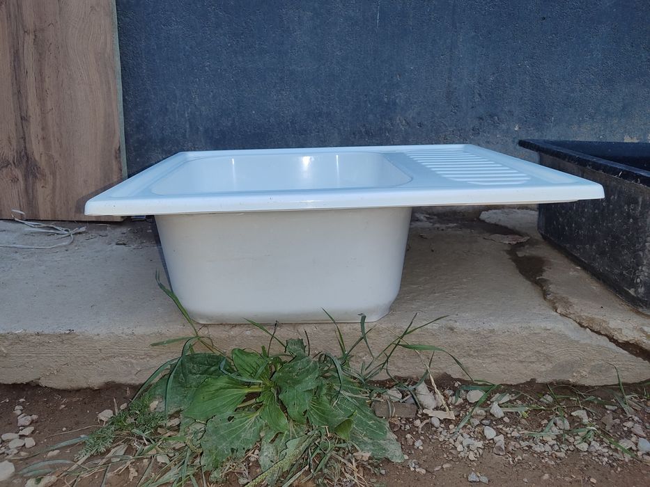 Продам мойку белую