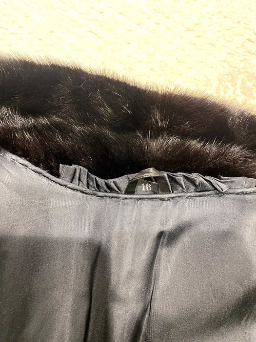 Haină lungă de nurcă naturală – model clasic, calitate premium.