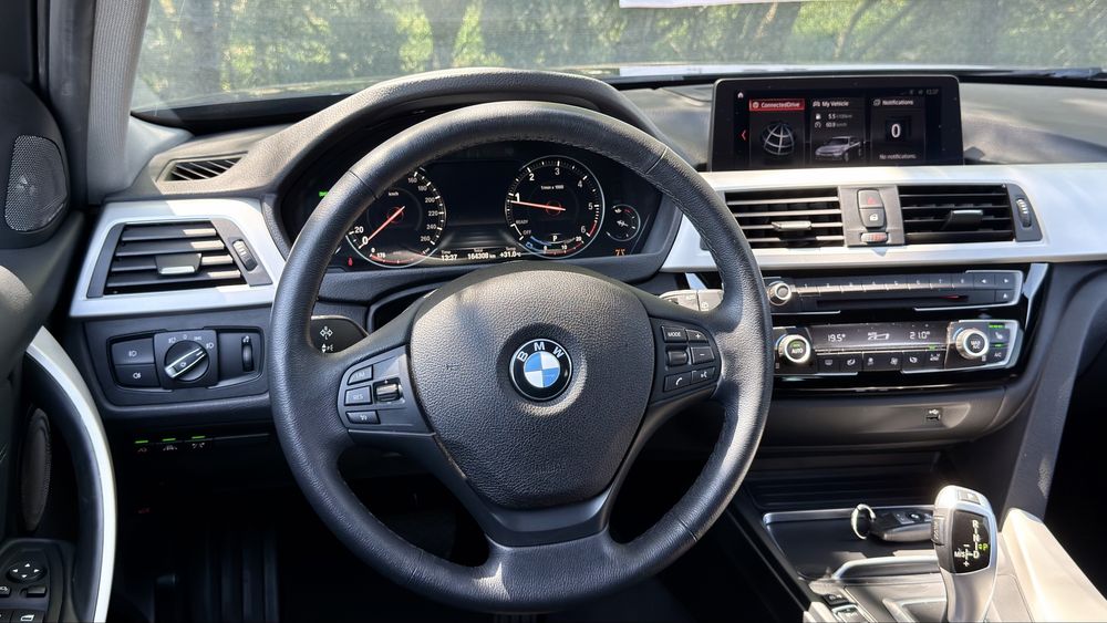 BMW 318D Automat / 3 Butoane / Bord Digital / Harman Kardon / Carplay