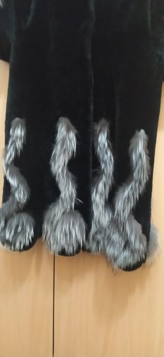 Продам женскую шубу.