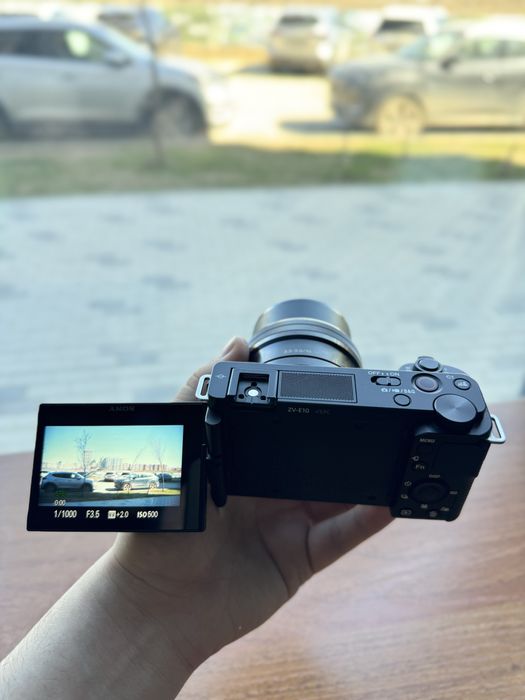 СРОЧНО!! Sony ZV-E10 в отличном состоянии