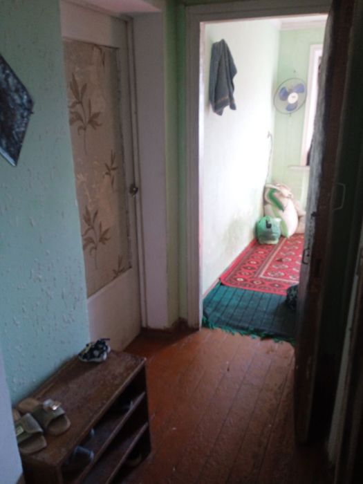 Chirchiq shahar 500 kada fitnes domni tepasida 1-xonali kvartira sotil