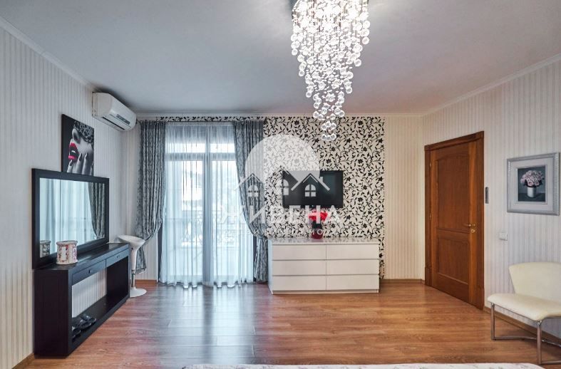 Продава се Тристаен апартамент в Варна, Бриз - 133 кв.м за 2151 €/кв.м - Снимка #8
