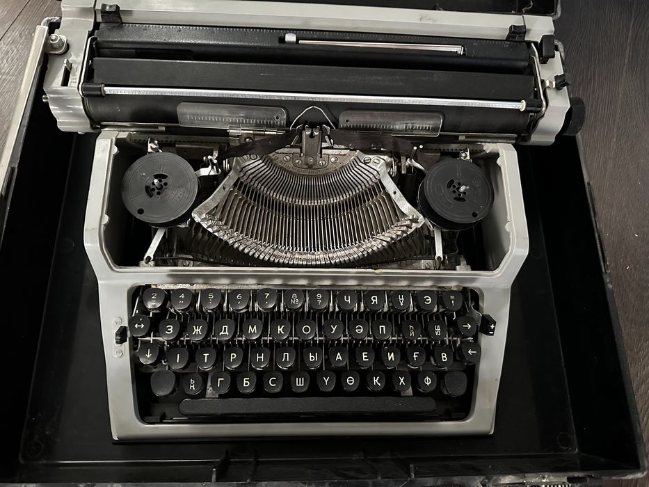 Продается пишущая машинка