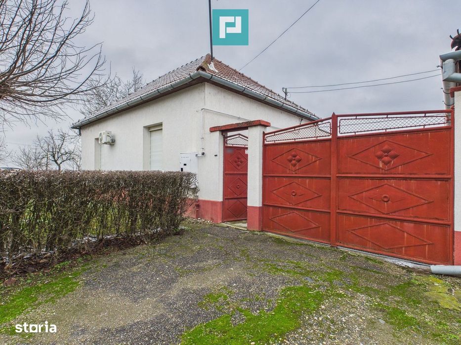 Casă cu 2 corpuri  și 5 camere în Livada